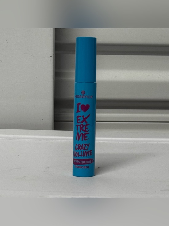 Essence Other - I Love Extreme Crazy Volume Waterproof Mascara